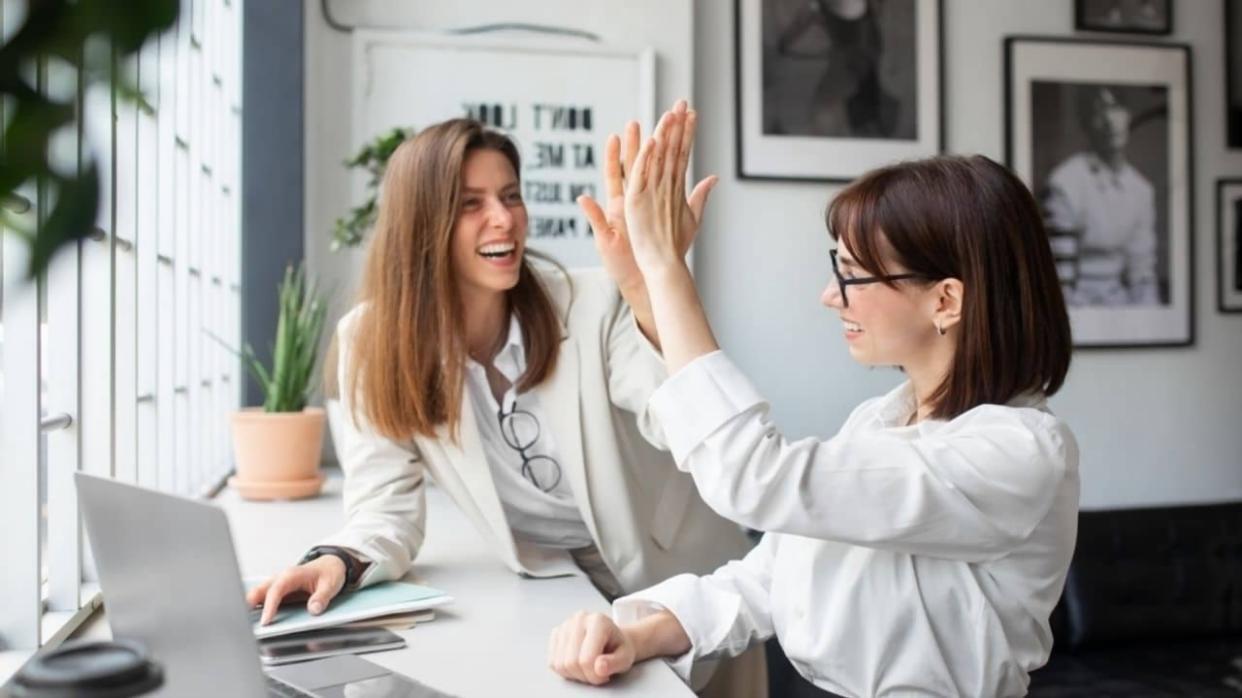 Teilnehmer während praktischer Übungen zur Intuitionsentwicklung